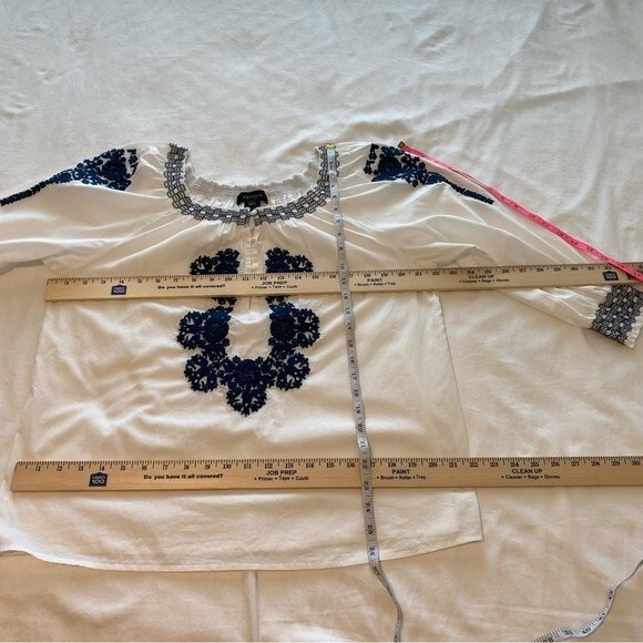 Karen Kane White Navy Peasant Style Embroidery Crochet Boho Flowy Top SZ L - Picture 11 of 11